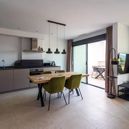 Luxury House With Jacuzzi And Wellness Centre, Hus 16 *