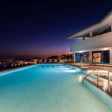 Luxury House With Jacuzzi And Wellness Centre, Hus 16 Villa *